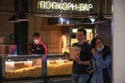 Опрос: граждане России стали меньше тратить на поход в кино
