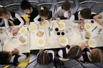 Половина российских родителей недовольны питанием в школах