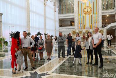 Представители силовых структур региона и их семьи посетили с экскурсией Дворец Независимости