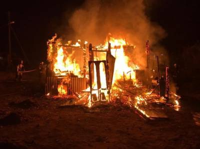 В Астраханском селе сегодня ночью сгорел жилой дом