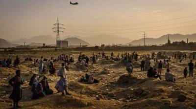 Около 1,5 тыс. человек собрались у аэропорта Кабула в надежде на эвакуацию в США