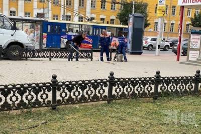 В Рязани на Первомайском проспекте сняли чугунную ограду для проезда спецтехники