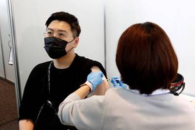Япония приостановила использование вакцины Moderna из-за примесей