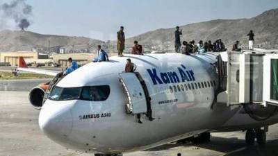 Хамид Карзая - Угроза теракта в аэропорту Кабула: ряд стран призвал граждан не посещать аэропорт - novostiua.news - США - Украина - Англия - Австралия - Афганистан - Кабул