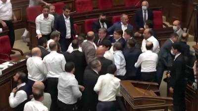 В парламенте Армении произошла уже третья массовая драка за последние дни