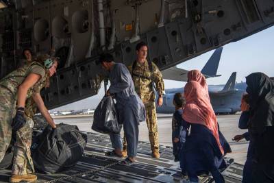 Франция прекратит эвакуацию из Кабула вечером в пятницу