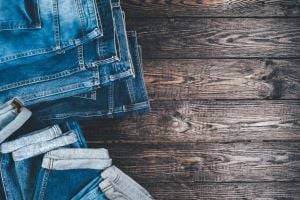 В Украине принимают старые джинсы: на что их можно обменять