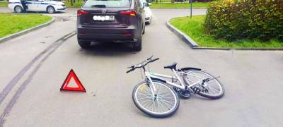 Юный велосипедист, сбитый на тротуаре внедорожником в центре Петрозаводска, получил травмы