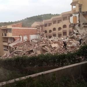 В Испании обрушилось жилое здание: под завалами есть люди. Фото