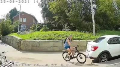 В Пензе велосипедист въехал в машину и скрылся - penzainform.ru - Пенза