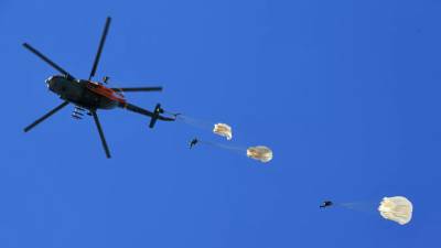 В России создали парашют для десантирования боевых водолазов