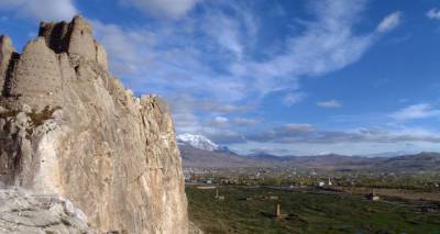 Вопиющий акт вандализма в Турции: армянское кладбище в Ване снесли бульдозером