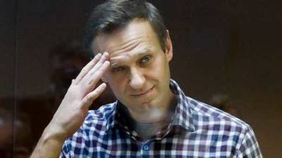 Безжалостное перевоспитание: Навальный в тюрьме смотрит государственное телевидение по 8 часов