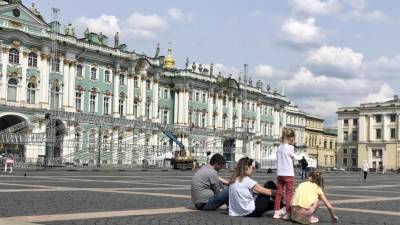 Петербуржцам объяснили, зачем нужен туалет на Дворцовой площади