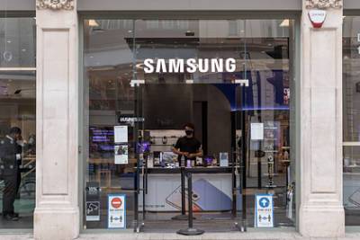 Сгоревший в самолете телефон Samsung могут снять с продажи