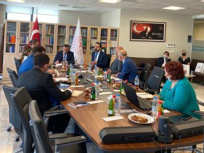 Глава Управления турецкими институтами здравоохранения встретился с председателем правления TƏBİB