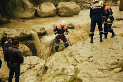К поискам пропавших после схода селей в Дагестане привлекут водолазов