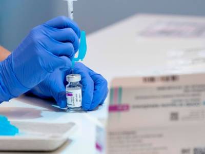 В Швеции предлагают прививать третьей дозой вакцины от COVID-19 лиц с тяжелыми болезнями