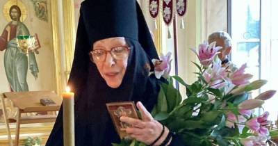 Известная российская актриса постриглась в монашки