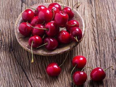 Диетологи назвали неочевидные полезные свойства вишни