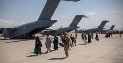 Минобороны Британии предупреждает о терактах в аэропорту Кабула