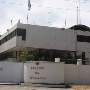 Неизвестный обстрелял охрану посольства Франции в Танзании