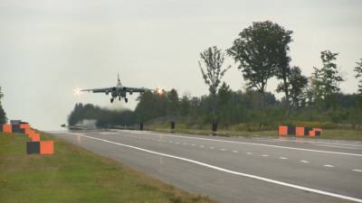 Белорусские авиаторы приземлились на трассу