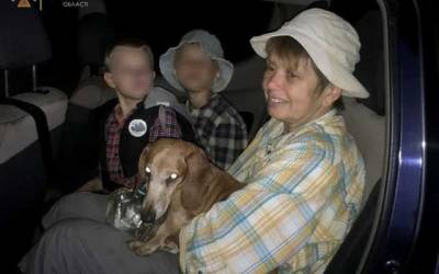Забрела в чащи: на Закарпатье спасатели нашли в лесу женщину и двух маленьких детей
