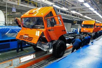 Посмотрев на КамАЗ, Мишустин выделил ₽ 1 млрд на развитие производства грузовиков