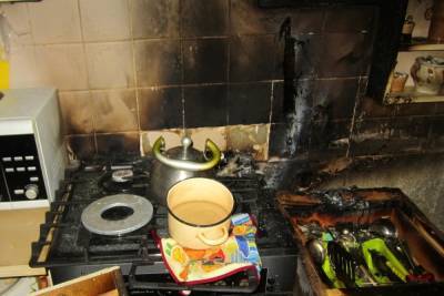 «Горячие» заготовки: во время закатки солений в квартире смолянки вспыхнул пожар