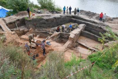 В Великом Новгороде археологи откопали крепость легендарного Рюрика