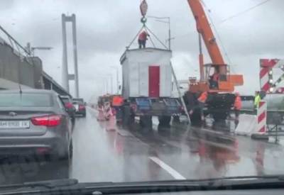 В Киеве ремонт на Южном мосту спровоцировал большую пробку