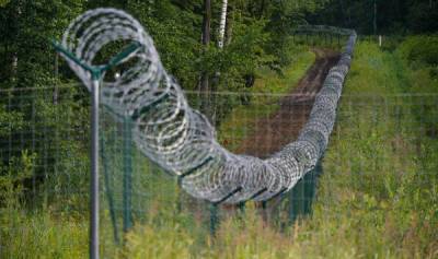 Латвия ждет денег от ЕС на готовый забор. Там о нем не знают