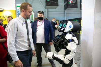Проректор УрФУ — о том, в какие сферы нашей жизни войдут роботы и искусственный интеллект