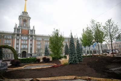 Сад на площади 1905 года в Екатеринбурге сохранят до конца выходных