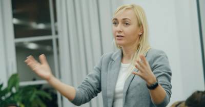 Александра Устинова - Суд арестовал квартиру нардепа от &quot;Голоса&quot; из-за &quot;обиды&quot; полицейского чиновника - delo.ua - Украина - Киев