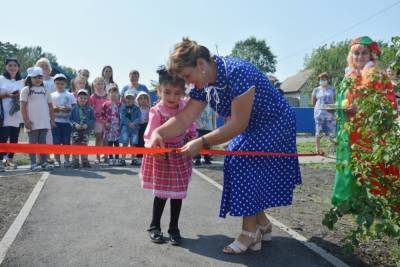 В Новоуколово построили детскую площадку за 2 млн рублей