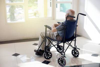 Жительница Тель-Авива обвиняется в издевательстве и насилии над 88-летним мужем-инвалидом