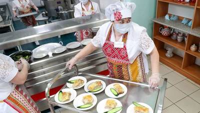 Матвиенко призвала родителей подключиться к контролю качества питания в школах