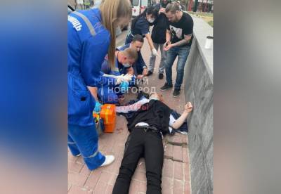 Самокатчик упал на улице Большой Покровской и сломал плечо