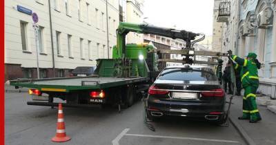 В Петербурге впервые отправили на штрафстоянку машины за неправильную парковку во дворах