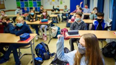 Новый учебный год: могут ли дети отказаться носить защитные маски в школах?