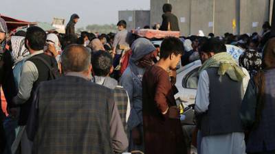 Два подряд теракта в толпе людей в аэропорту Кабула: есть погибшие