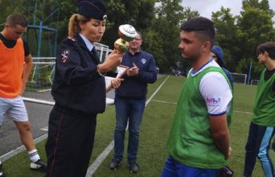 В Петербурге состоялся футбольный матч между полицейскими и юными правонарушителями