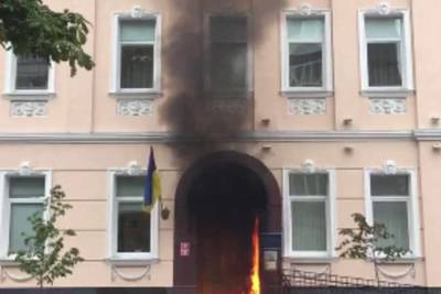 В Киеве неизвестный пытался поджечь офис уполномоченного Рады по правам человека