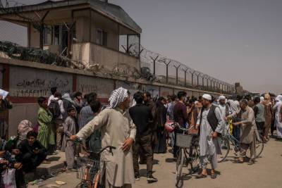 Теракт в аэропорту Кабула в разгар эвакуации. Десятки убитых и раненых