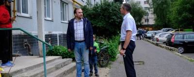 Алексей Воробьев проинспектировал ремонт подъездов в доме Г-28