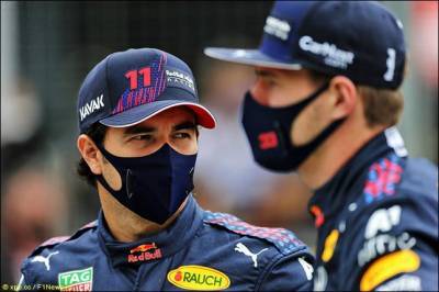 Гонщики Red Bull Racing потеряли вторые моторы из трёх