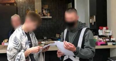 Руководитель киевской турфирмы тайно украла с карт иностранцев 630 тысяч гривен