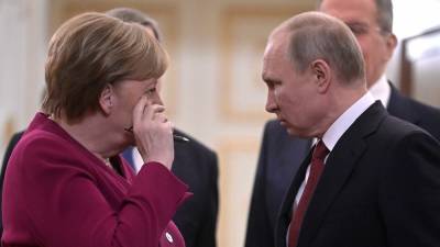 Негодование в Киеве: Путин и Меркель договорились давить Украину